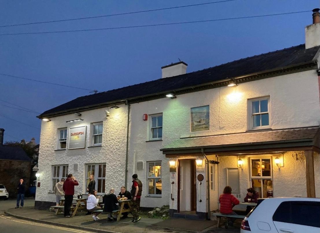 Garddfon Inn Y Felinheli Exterior photo